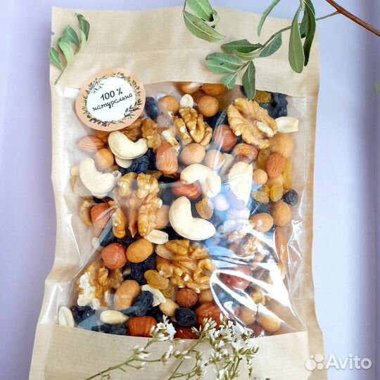Подарочный набор орехов и сухофруктов