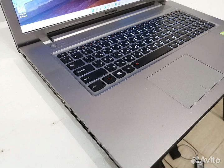 Большoй ноутбук Lenovo i5/две видеокарты/8Gb/SSD