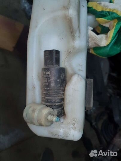 Бочек омывателя охлаждения на фабия 2010г