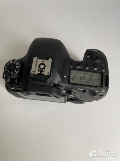 Зеркальный фотоаппарат Canon EOS 6d mark ll