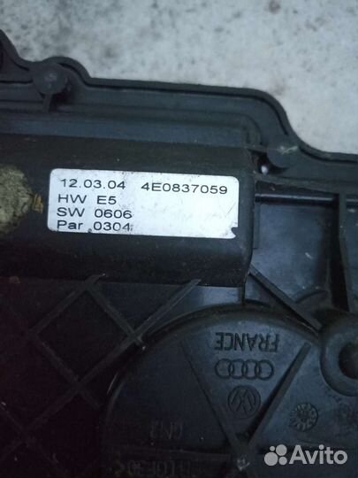 Audi A8 D3 доводчик двери правой передней