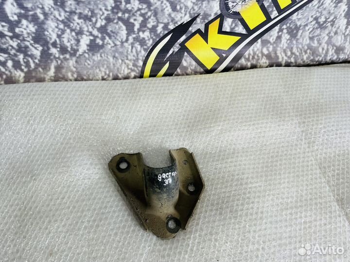 Кронштейн заднего рычага правый 4WD Arkana Duster