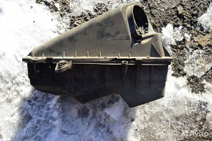 Корпус воздушного фильтра воздухан golf 4