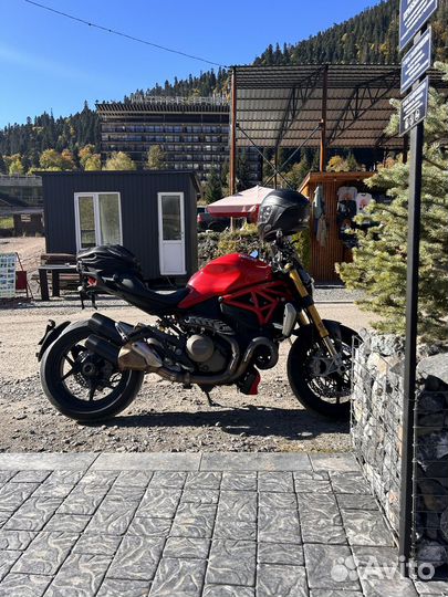 Ducati Monster 1200S