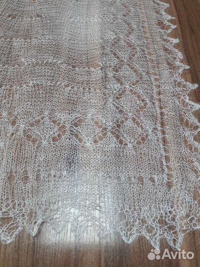 Шарф палантин новый пуховый ручной работы молочно