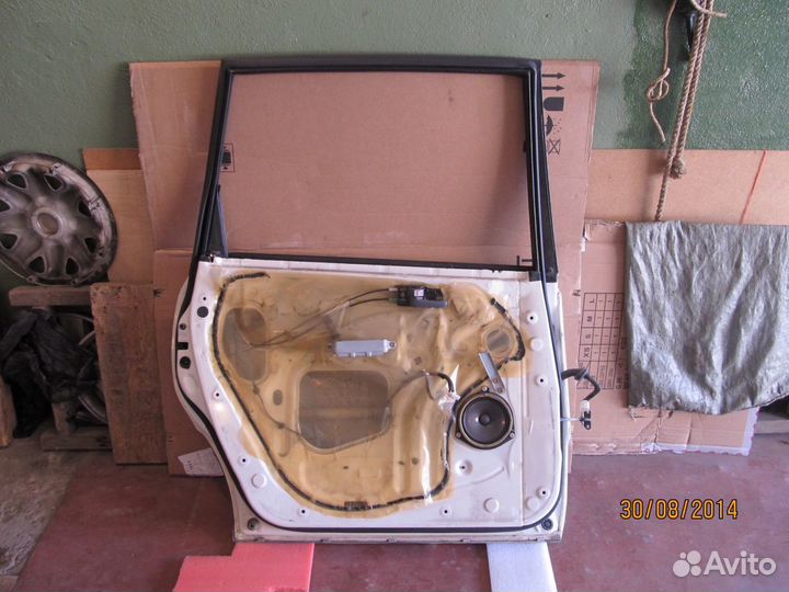 Задняя левая дверь для Toyota Ipsum sxm10g