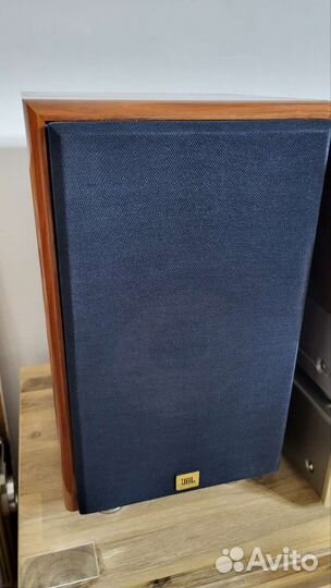 Акустические колонки jbl полочники