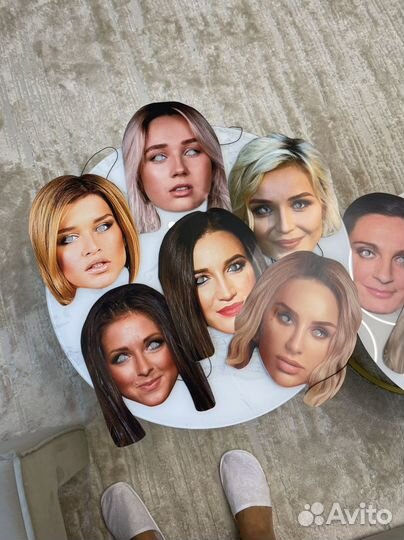 Картонные маски с лицами звёзд