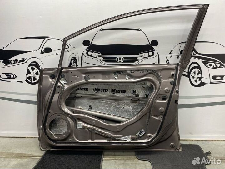 Дверь передняя правая Honda Civic 4D