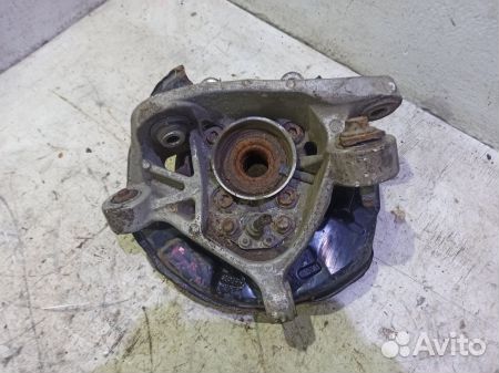 Кулак задний левый Тойота