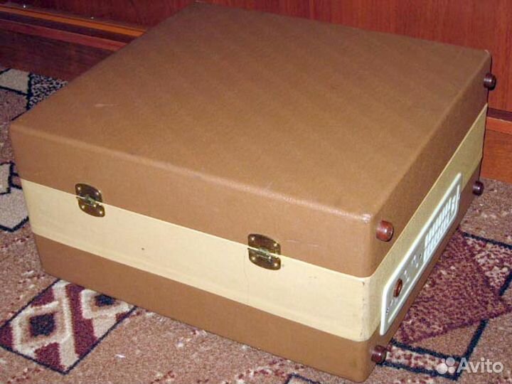 Магнитофон ламповый катушечный Gintaras, СССР