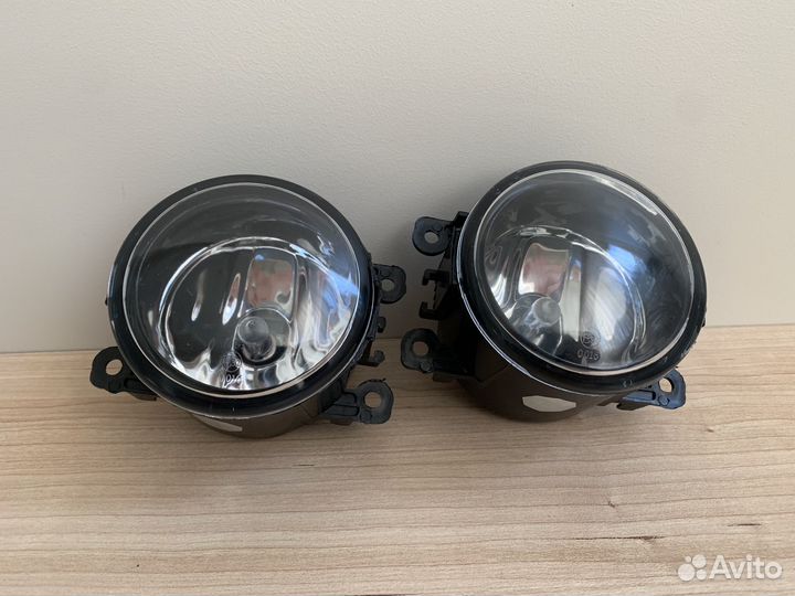 Фары противотуманные новые Рено Сандеро Логан