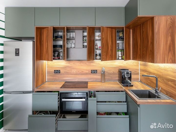 Кухня с антресолями под проект светлая