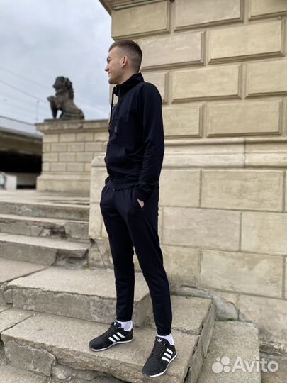 Мужской спортивный костюм