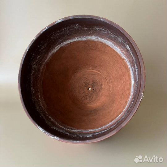 Керамический цветочный горшок коричневого цвета