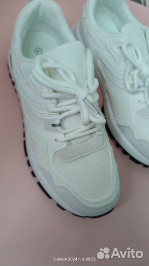 Кроссовки женские 38 размер