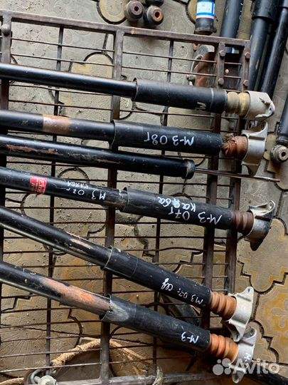 Задняя стойка амортизатора Mazda 3 bk 2007