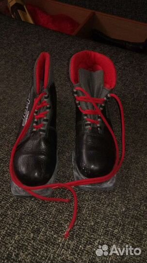 Лыжные ботинки
