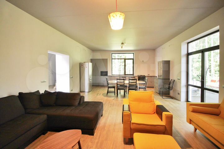 Дом 253 м² на участке 8 сот.