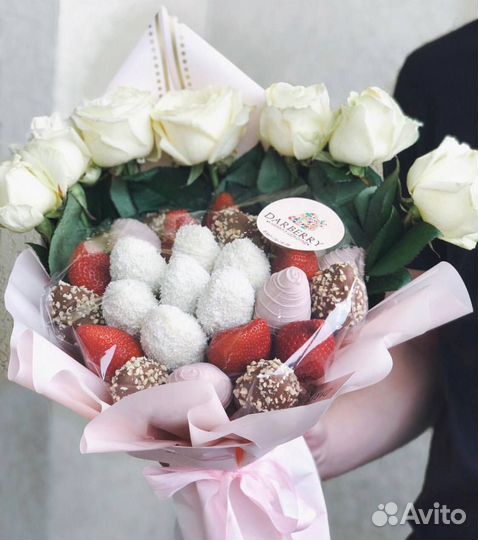 Сладкие букеты и наборы из клубники в шоколаде