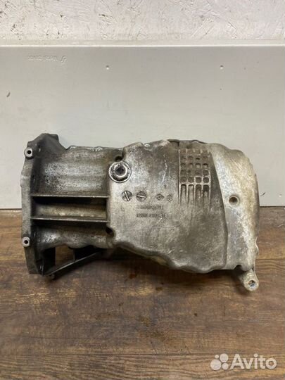 Поддон двигателя Renault Megane седан K4M 2006