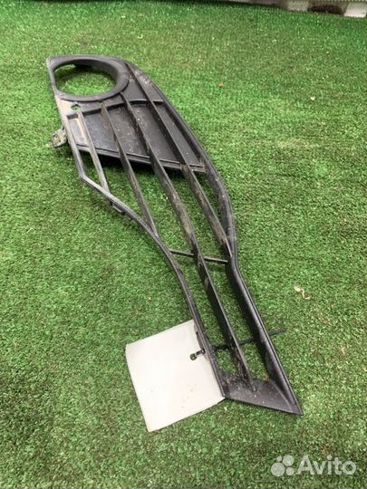 Решетка в бампер левая Bmw 320I F30 2012