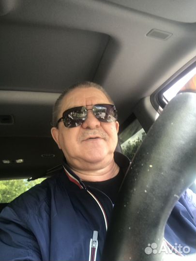 Преподаватель статистики, водитель многоцелевой