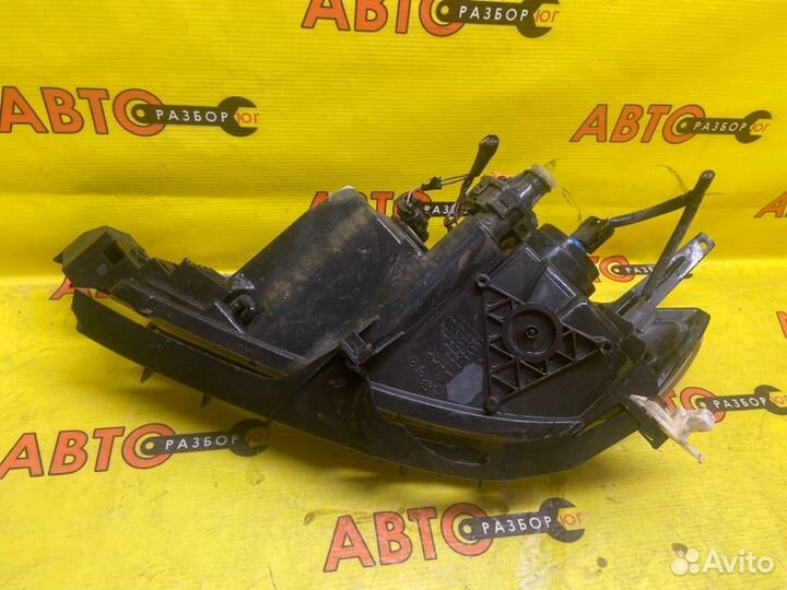 Фара передняя правая Mazda Mazda3 BK Z6 2003