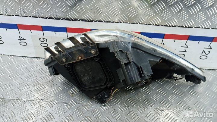 Фара Toyota Prius (2003-2009)