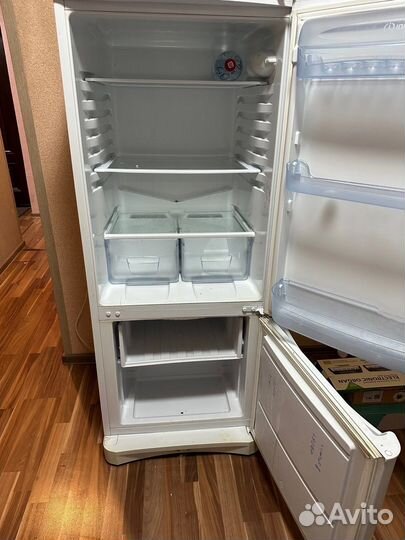 Холодильник бу indesit