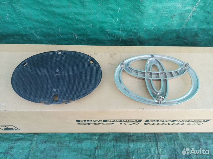 Эмблема решетки радиатор Toyota Fortuner 2015-2020