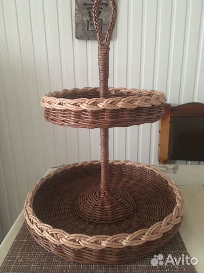 Подносы и хлебницы плетеные из бумажной лозы