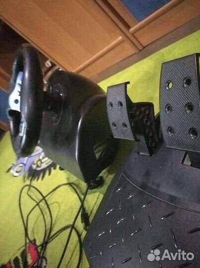 Игровой руль с педалями