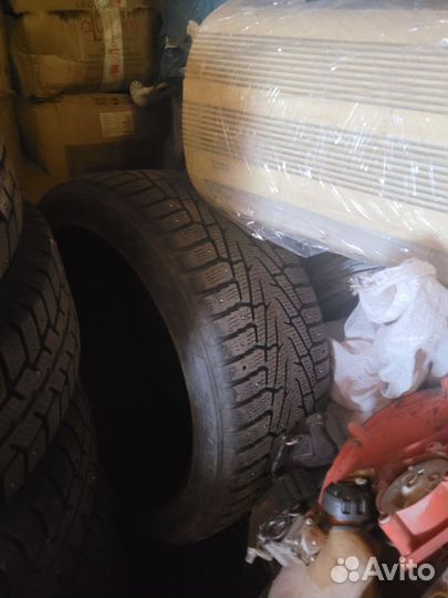 Nokian Tyres Hakkapeliitta 7 SUV 275/40 R20 106T