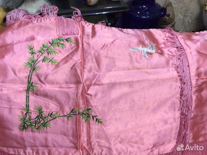 Покрывало шелковое с вышивкой