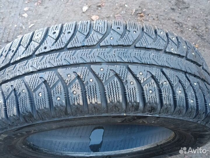Bridgestone Ice Cruiser 7000 205/60 R16 92T