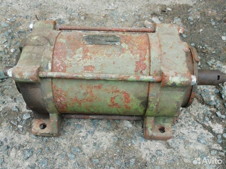 Двигатель электрический