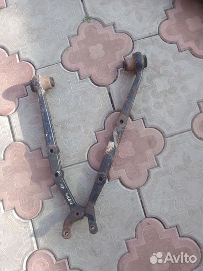 Рычаг нижний правый,на ниву