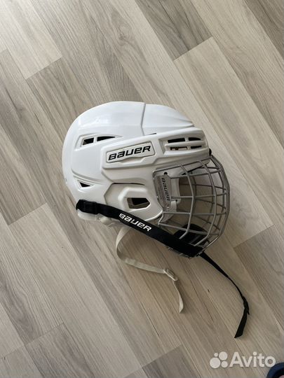 Хоккейный шлем