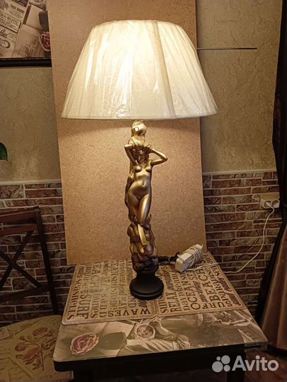 Лампа настольная