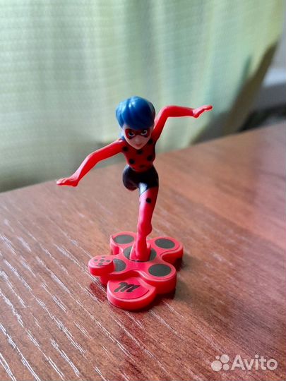 Киндер игрушки леди баг