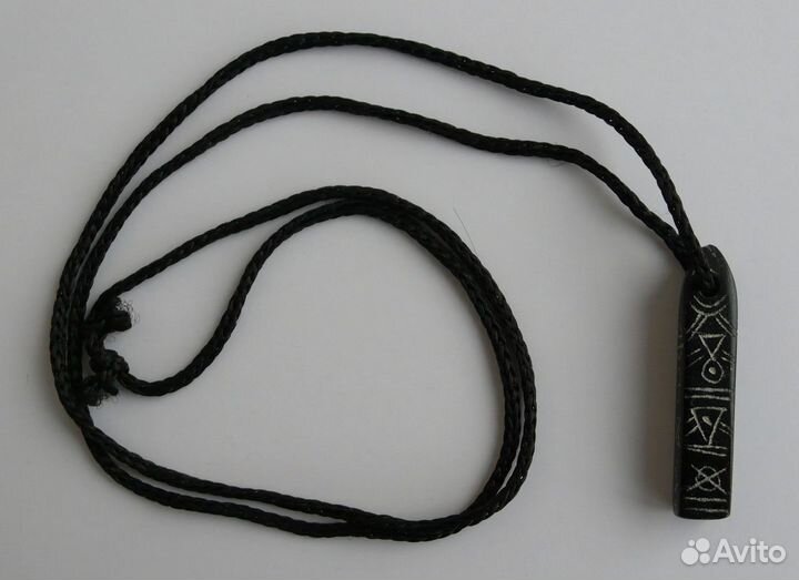 Амулет-обелиск