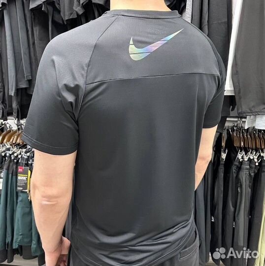 Спортивная футболка Nike