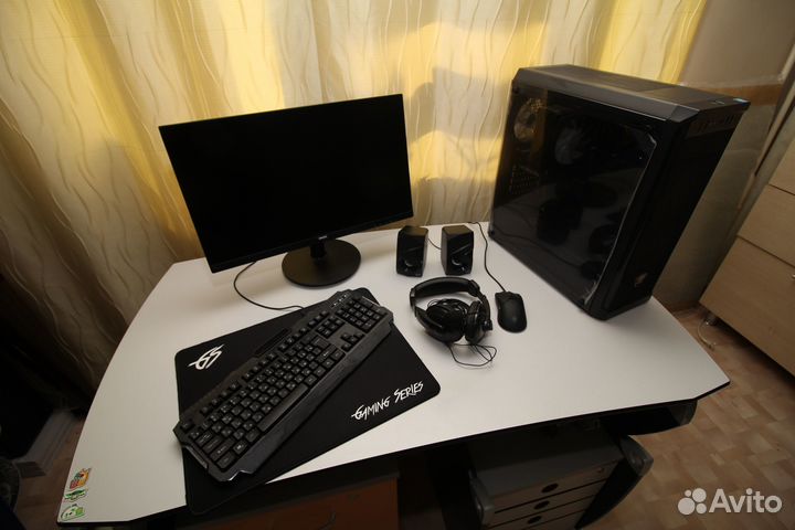 Клавиатура, коврик, мышь, наушники, колонки