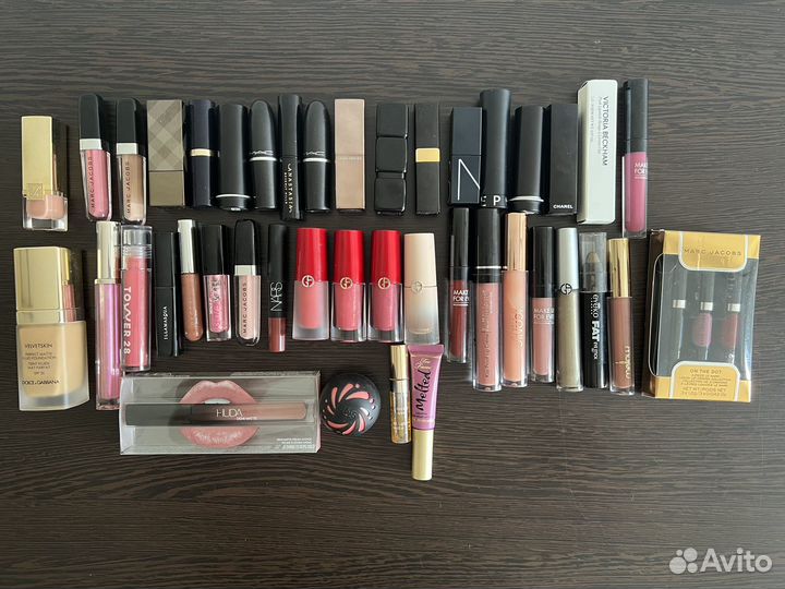 Помада, жидкая помада, блеск для губ