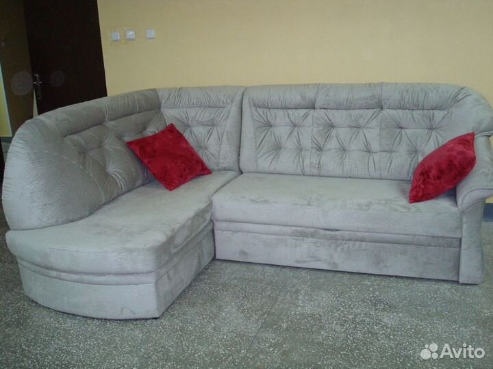 Перетяжка и замена обивки диванов из велюра