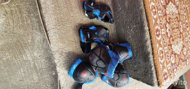 Роликовые коньки