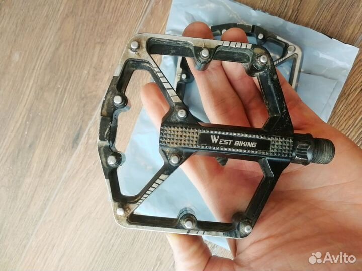 Педали для велосипеда на втулках скольжения
