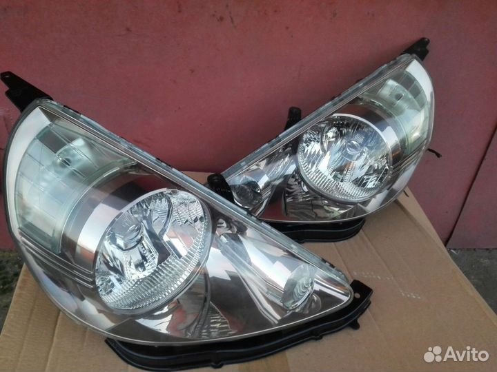 Фары хонда фит правая левая GD3