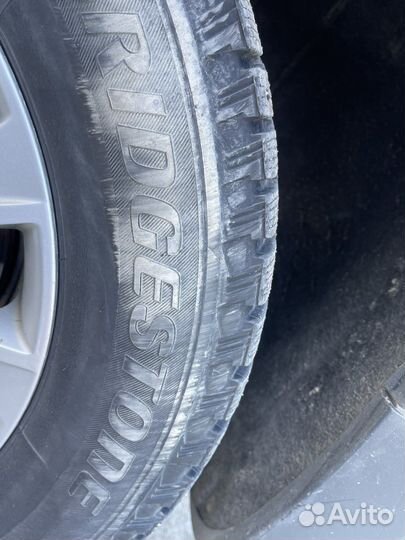 Bridgestone Blizzak Spike-01 215/65 R16